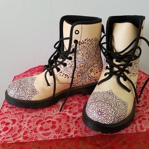 Art deco Boots